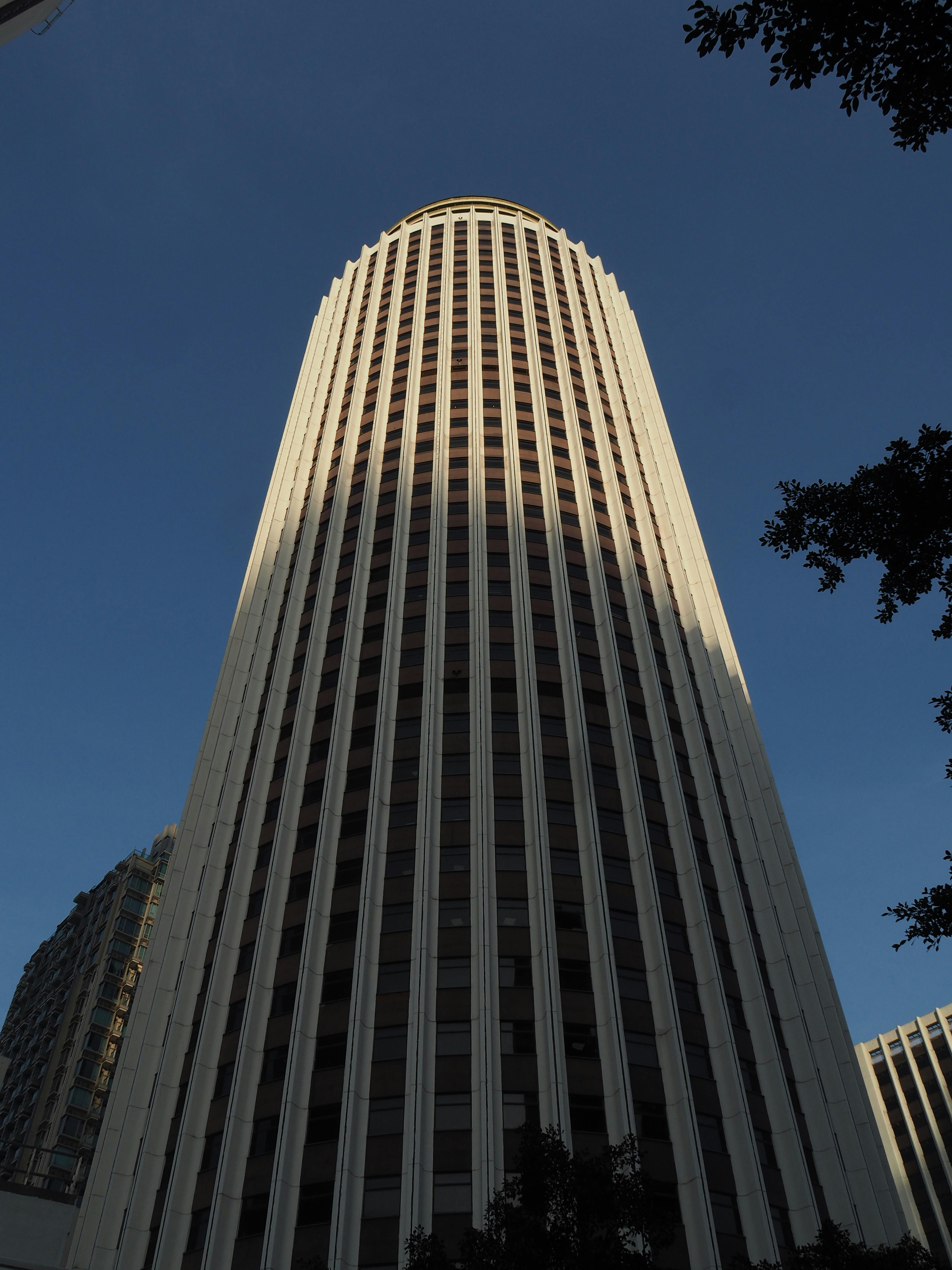 央行：支持商业银行建立跨境人民币捐赠绿色通道，确保捐赠香港资金零延迟到账 - 图片1